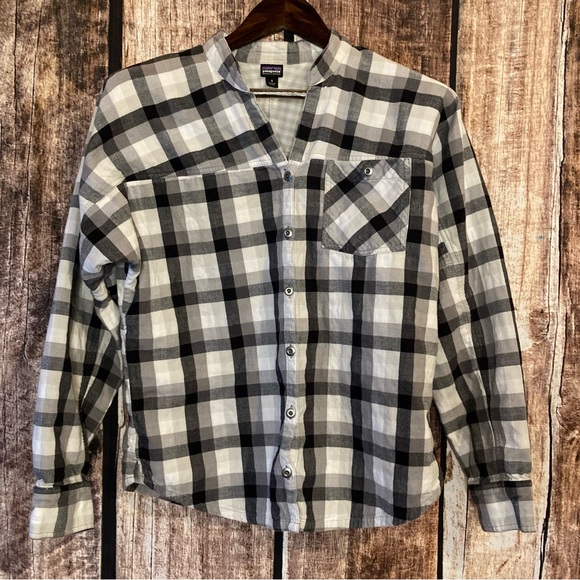 Patagonia Tops - Patagonia flannel shirt